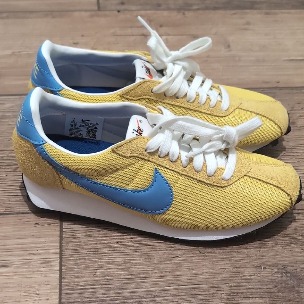 New Nike Women's Size 8